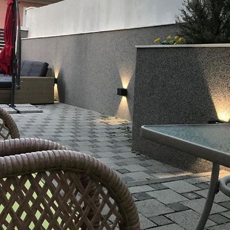 Holiday Home Aspalathos - With Free Parking, Near The Beach, A Few Minutes' Walking Distance To The Unesco Palace Split Luaran gambar