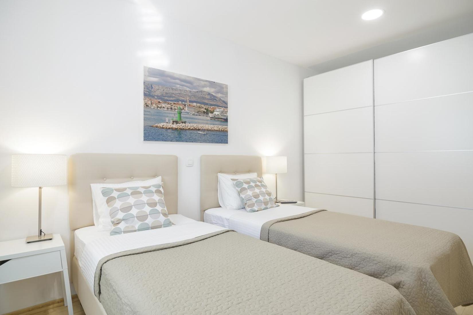 Holiday Home Aspalathos - With Free Parking, Near The Beach, A Few Minutes' Walking Distance To The Unesco Palace Split Luaran gambar