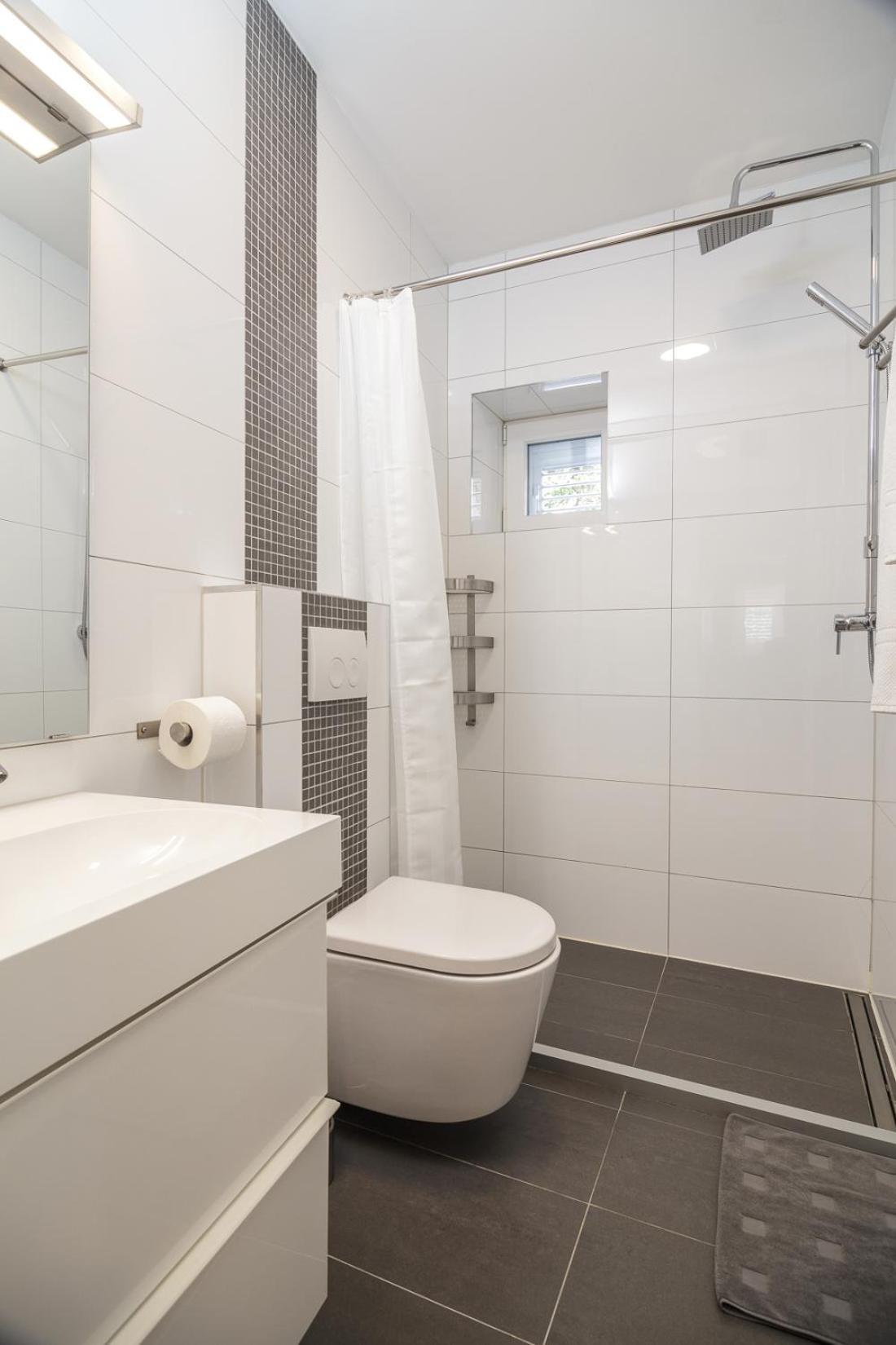 Holiday Home Aspalathos - With Free Parking, Near The Beach, A Few Minutes' Walking Distance To The Unesco Palace Split Luaran gambar