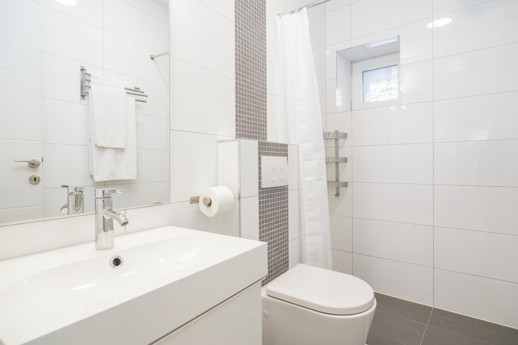 Holiday Home Aspalathos - With Free Parking, Near The Beach, A Few Minutes' Walking Distance To The Unesco Palace Split Luaran gambar