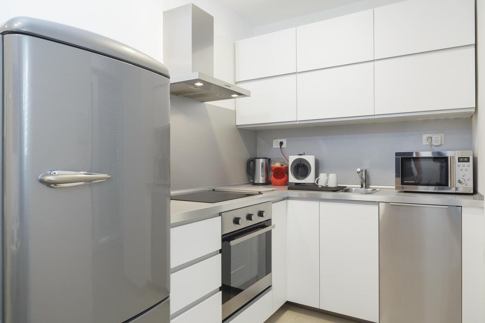 Holiday Home Aspalathos - With Free Parking, Near The Beach, A Few Minutes' Walking Distance To The Unesco Palace Split Luaran gambar
