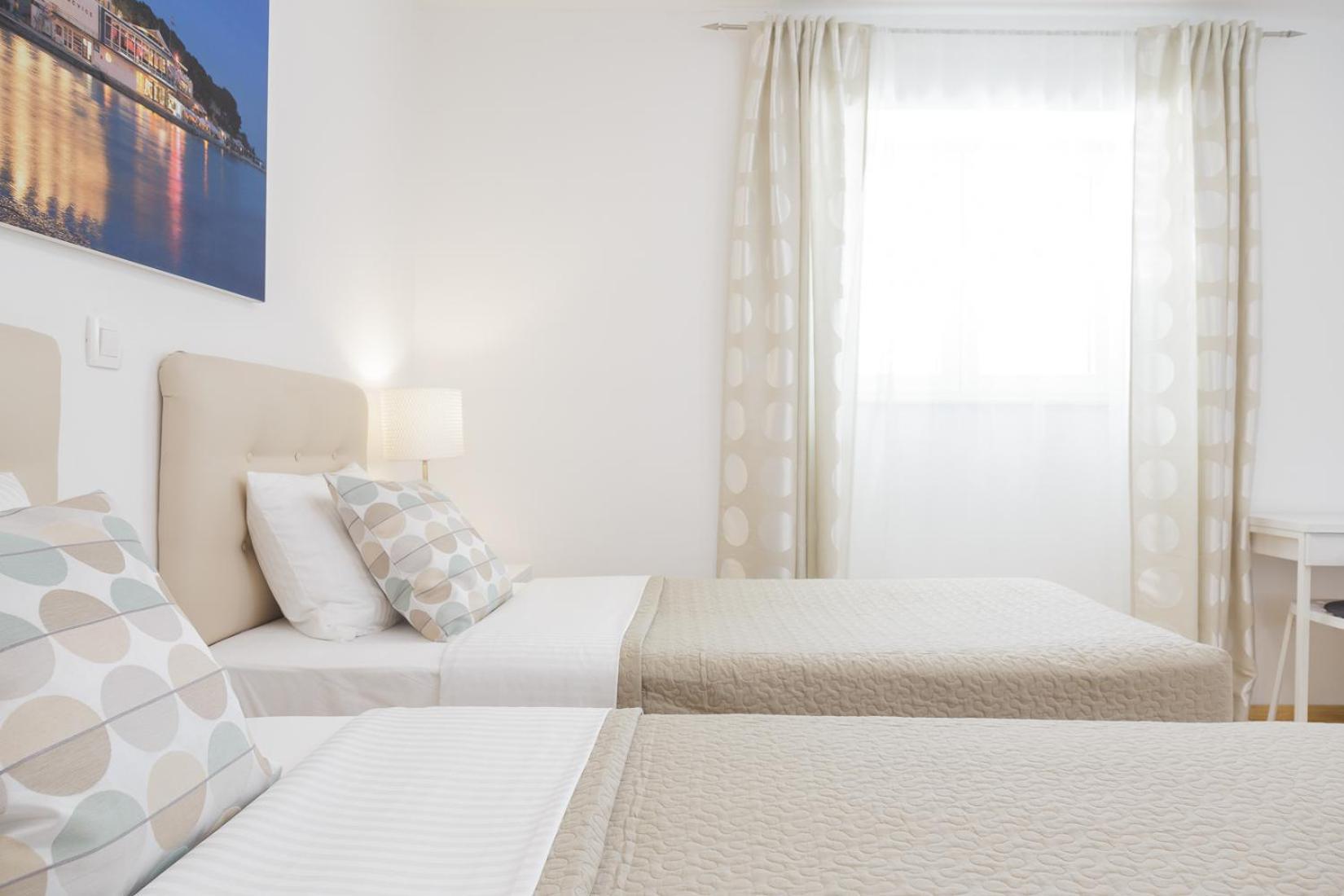 Holiday Home Aspalathos - With Free Parking, Near The Beach, A Few Minutes' Walking Distance To The Unesco Palace Split Luaran gambar