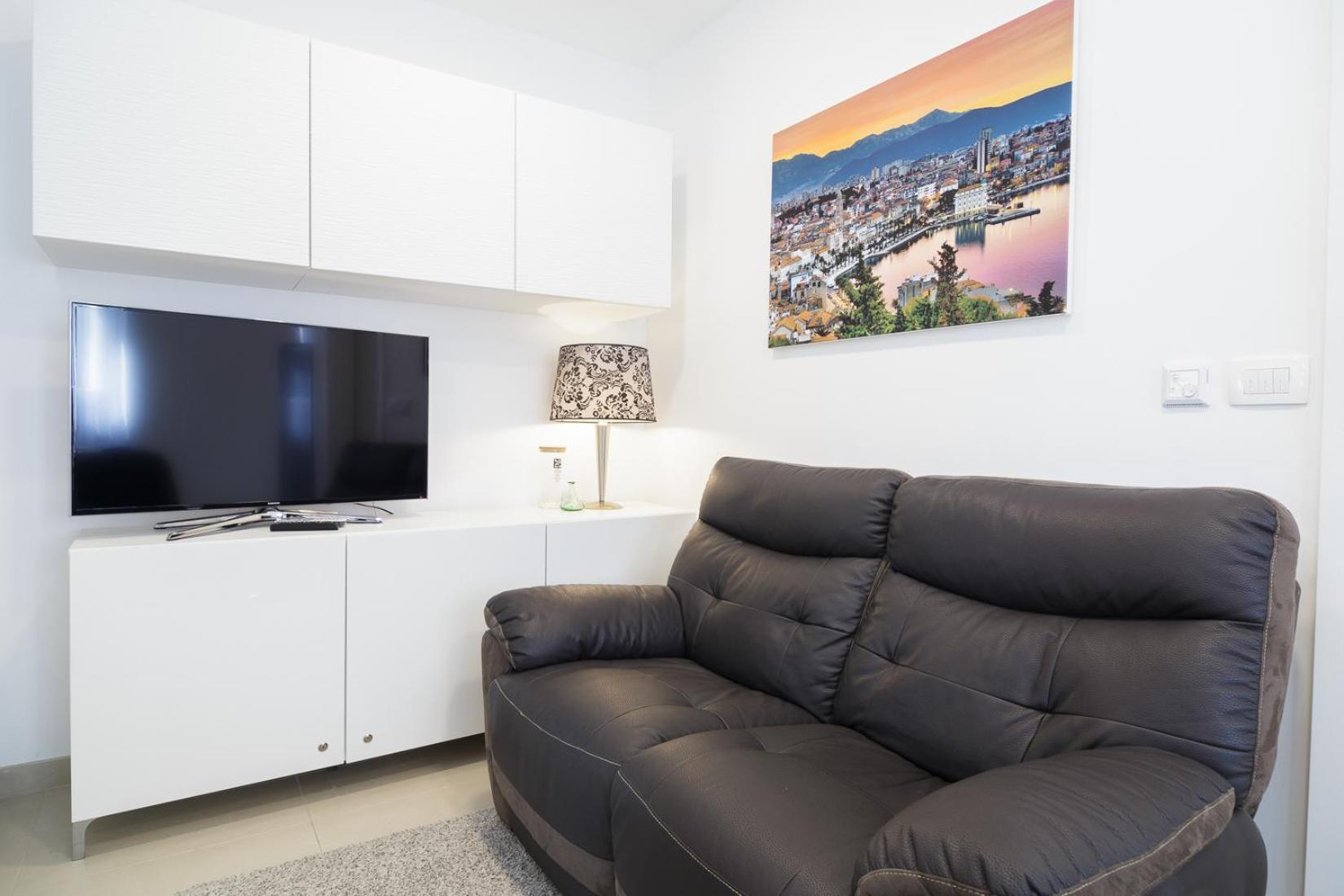 Holiday Home Aspalathos - With Free Parking, Near The Beach, A Few Minutes' Walking Distance To The Unesco Palace Split Luaran gambar