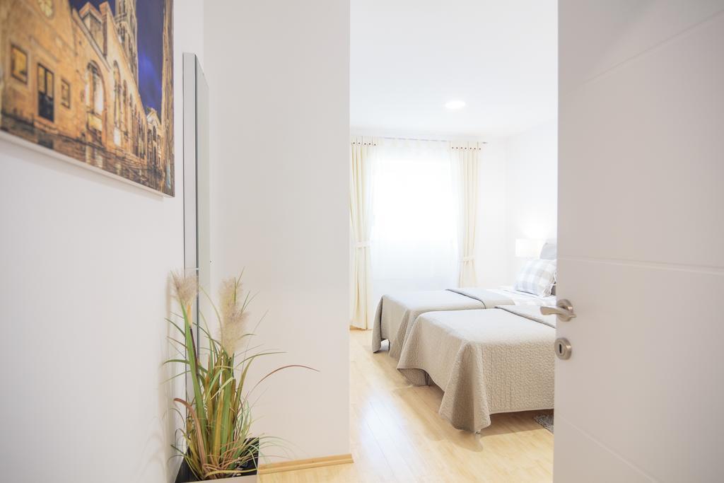 Holiday Home Aspalathos - With Free Parking, Near The Beach, A Few Minutes' Walking Distance To The Unesco Palace Split Luaran gambar