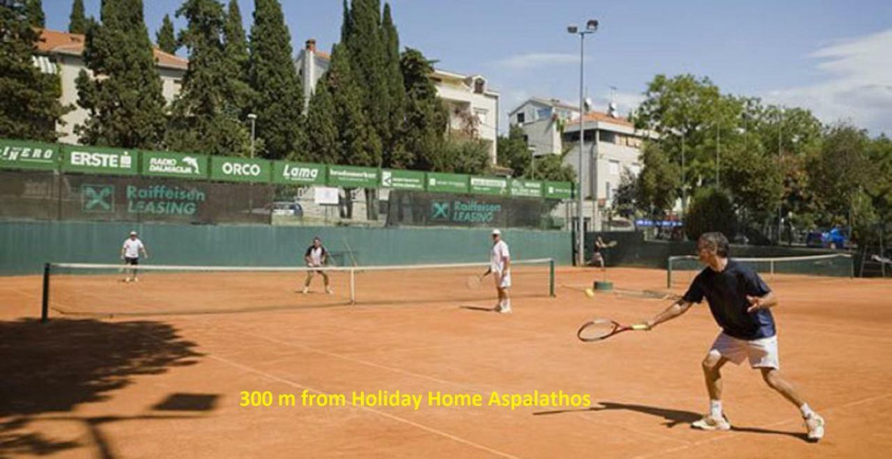 Holiday Home Aspalathos - With Free Parking, Near The Beach, A Few Minutes' Walking Distance To The Unesco Palace Split Luaran gambar