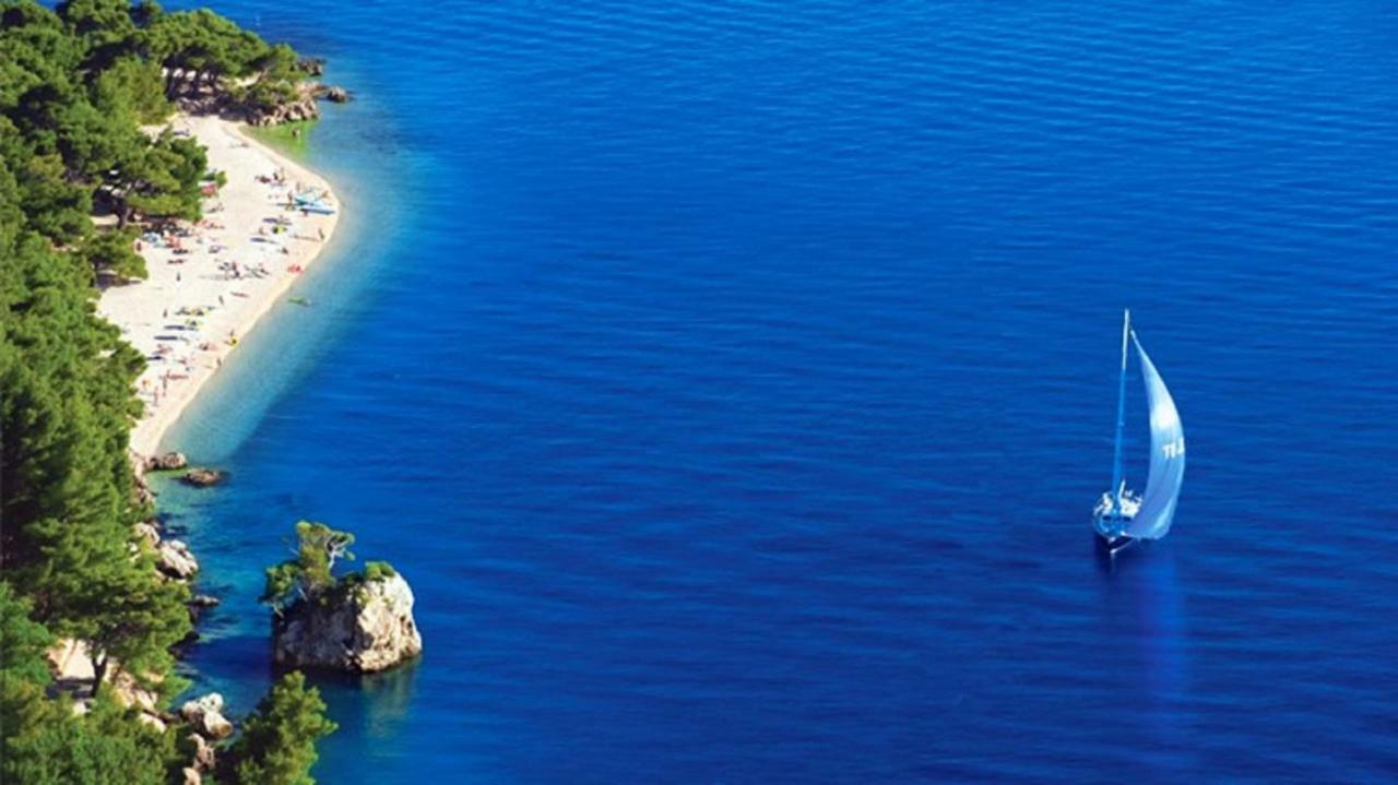 Holiday Home Aspalathos - With Free Parking, Near The Beach, A Few Minutes' Walking Distance To The Unesco Palace Split Luaran gambar