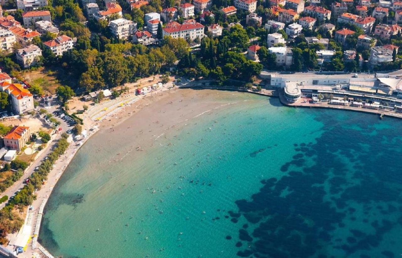 Holiday Home Aspalathos - With Free Parking, Near The Beach, A Few Minutes' Walking Distance To The Unesco Palace Split Luaran gambar