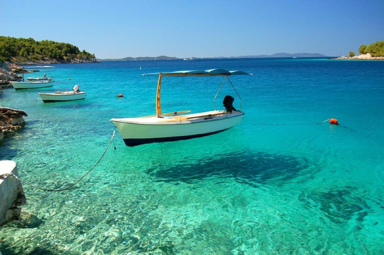 Holiday Home Aspalathos - With Free Parking, Near The Beach, A Few Minutes' Walking Distance To The Unesco Palace Split Luaran gambar