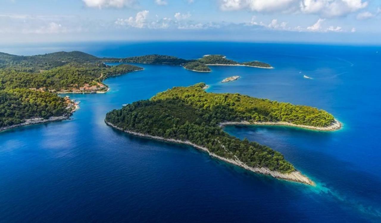 Holiday Home Aspalathos - With Free Parking, Near The Beach, A Few Minutes' Walking Distance To The Unesco Palace Split Luaran gambar