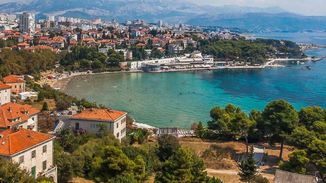Holiday Home Aspalathos - With Free Parking, Near The Beach, A Few Minutes' Walking Distance To The Unesco Palace Split Luaran gambar