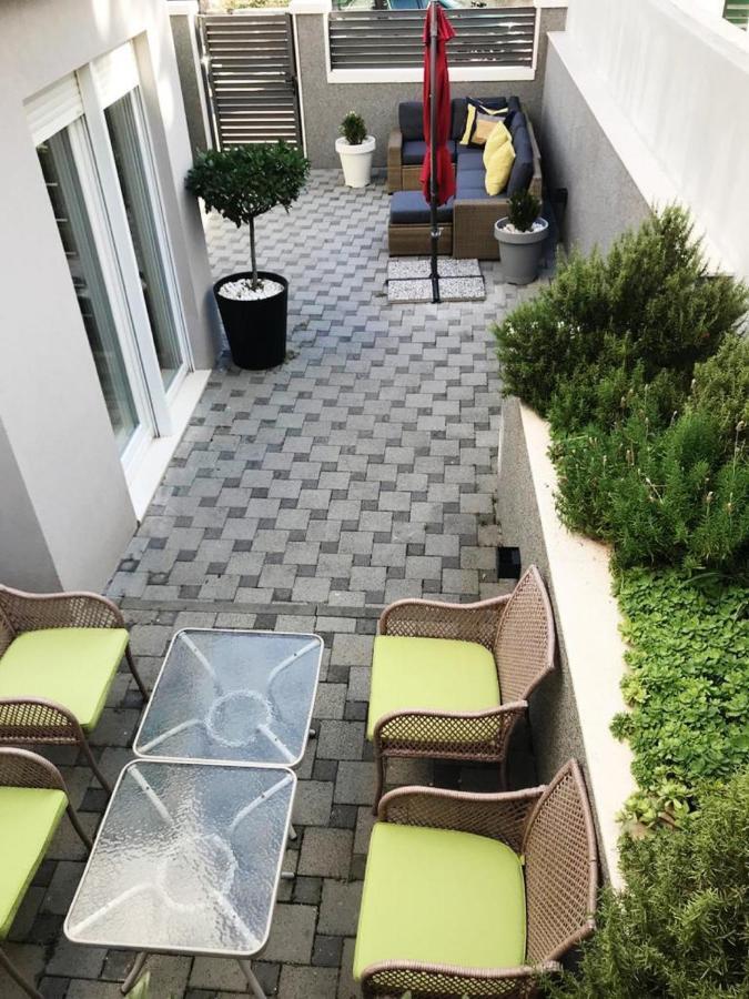 Holiday Home Aspalathos - With Free Parking, Near The Beach, A Few Minutes' Walking Distance To The Unesco Palace Split Luaran gambar